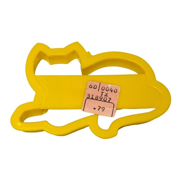 Yellow Cat Kitten Shaped Cookie Cutter By Wilton USA Vintage - Picture 1 of 5